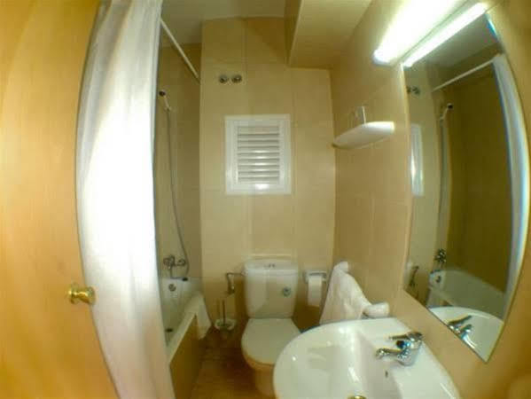 Hostal Residencia Nicolau San Antonio  Buitenkant foto