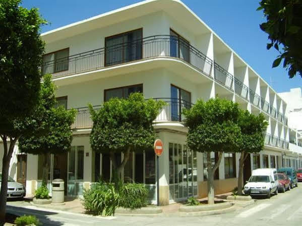 Hostal Residencia Nicolau San Antonio  Buitenkant foto
