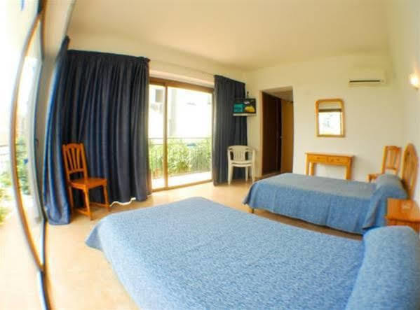 Hostal Residencia Nicolau San Antonio  Buitenkant foto