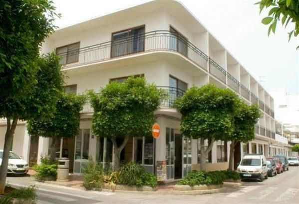 Hostal Residencia Nicolau San Antonio  Buitenkant foto