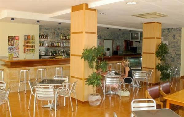 Hostal Residencia Nicolau San Antonio  Buitenkant foto