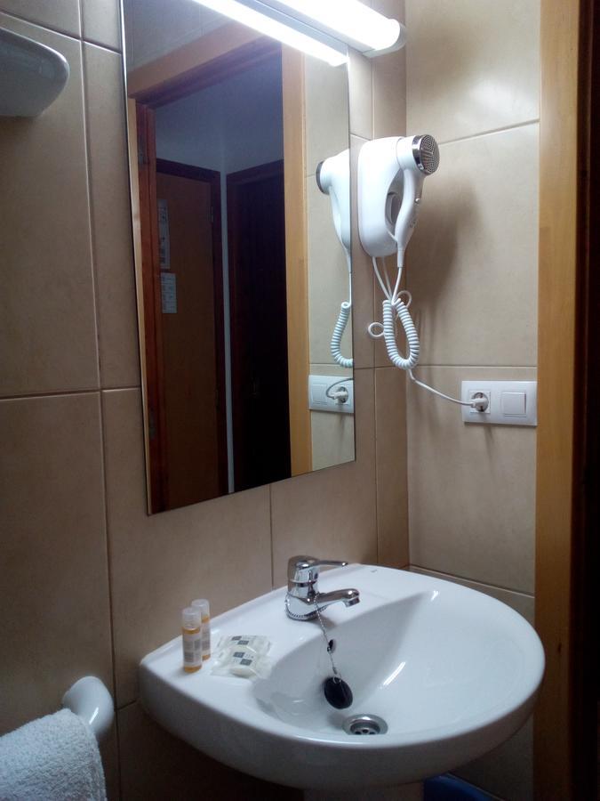 Hostal Residencia Nicolau San Antonio  Buitenkant foto