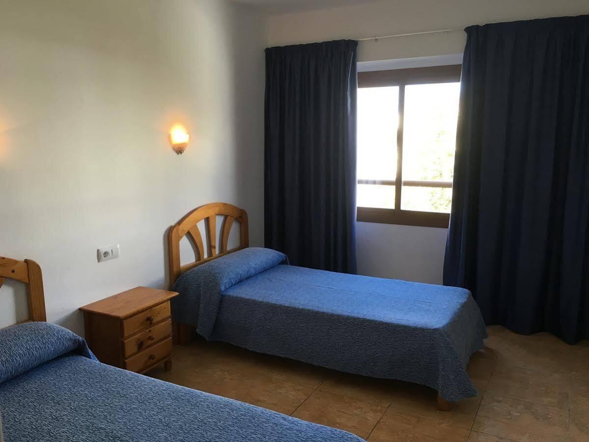 Hostal Residencia Nicolau San Antonio  Buitenkant foto