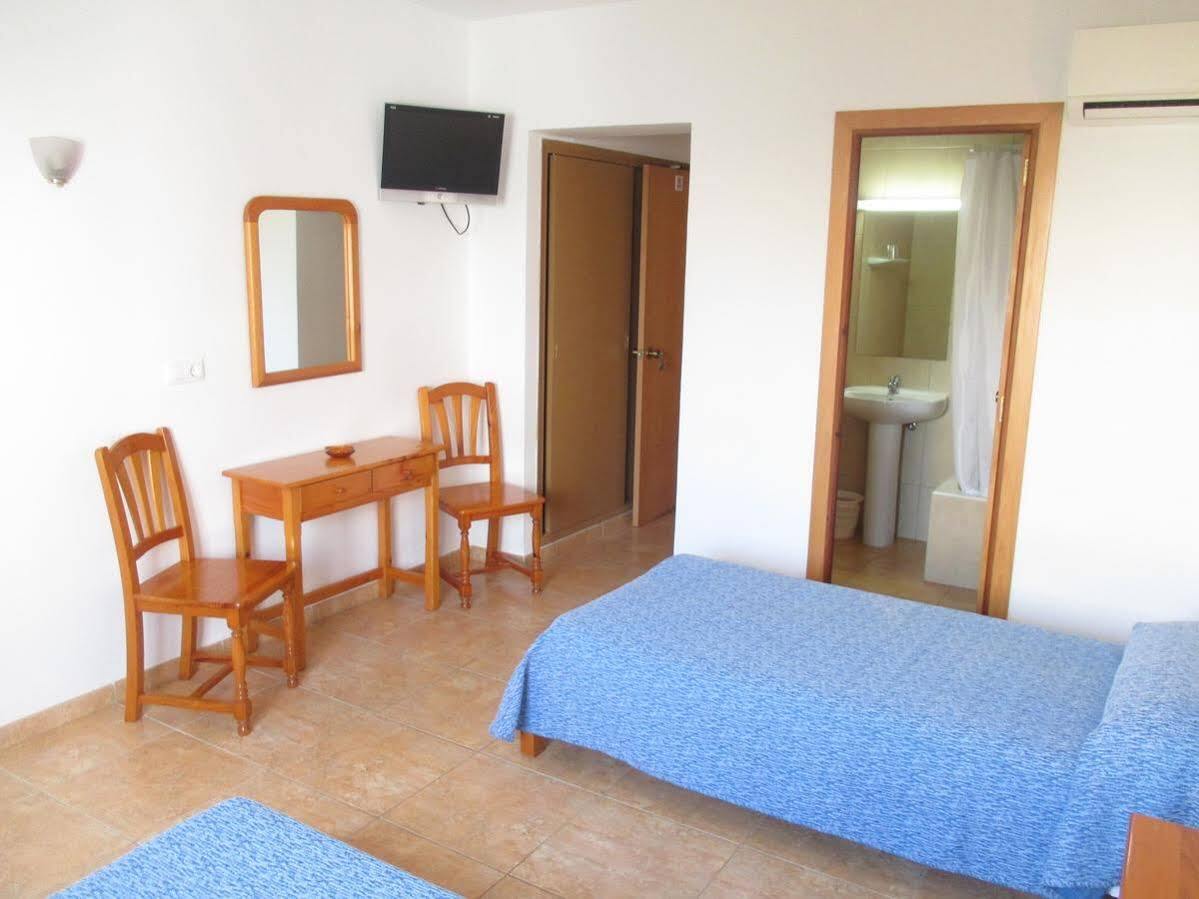 Hostal Residencia Nicolau San Antonio  Buitenkant foto