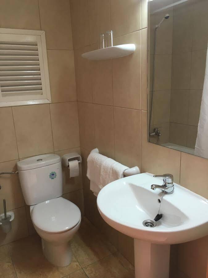 Hostal Residencia Nicolau San Antonio  Buitenkant foto